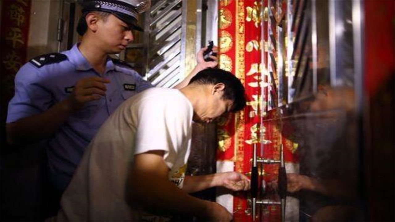 乌鲁木齐请开锁师傅开了锁后，师傅为什么一般都不进门，就算主人请也不进去？